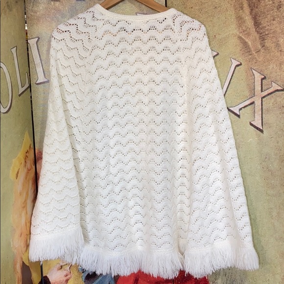 Vintage white poncho with fringe & arm holes - Picture 2 of 6